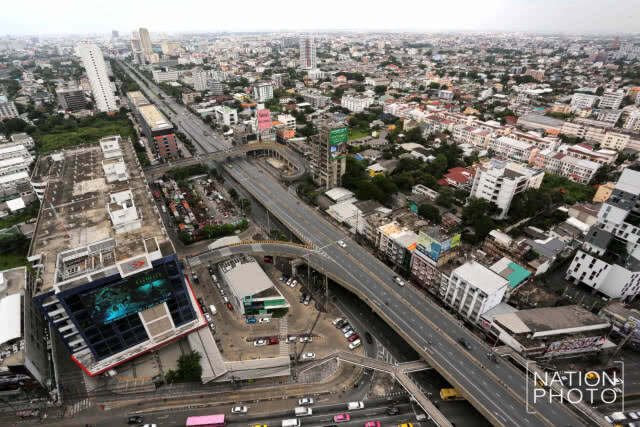 ภาพมุมสูงตรงบริเวณแยกถนนรัชดาฯ-ลาดพร้าว