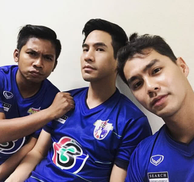 โป๊ปฝึกหวดวงสวิง ส่งไม้ต่อความดังให้ ฟิล์ม ธนภัทร