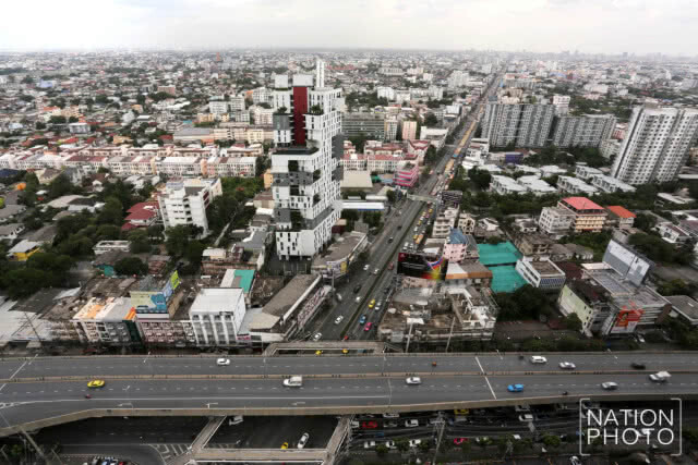 ภาพมุมสูงตรงบริเวณแยกถนนรัชดาฯ-ลาดพร้าว