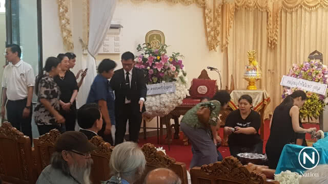 บรรยากาศรดน้ำศพ "โอ วรุฒ" เป็นไปอย่างเรียบง่าย