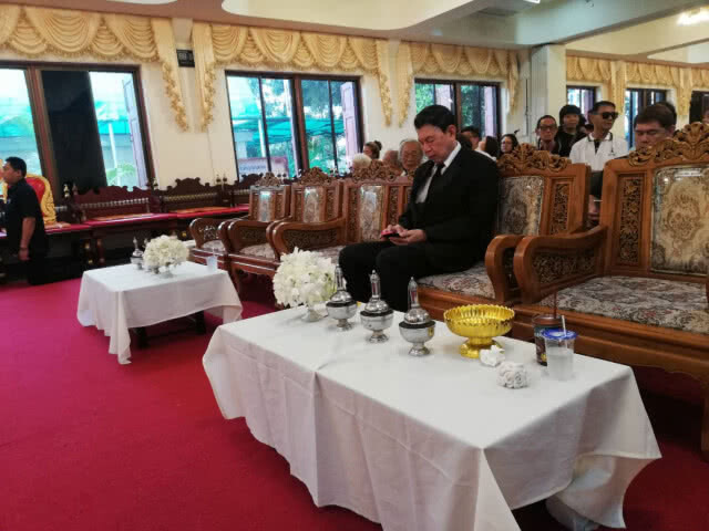 บรรยากาศรดน้ำศพ "โอ วรุฒ" เป็นไปอย่างเรียบง่าย