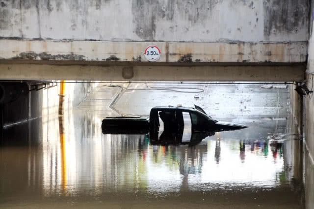 ถอดบทเรียน "อุโมงค์มรณะ" รถจมน้ำทำอย่างไรให้รอด..?!