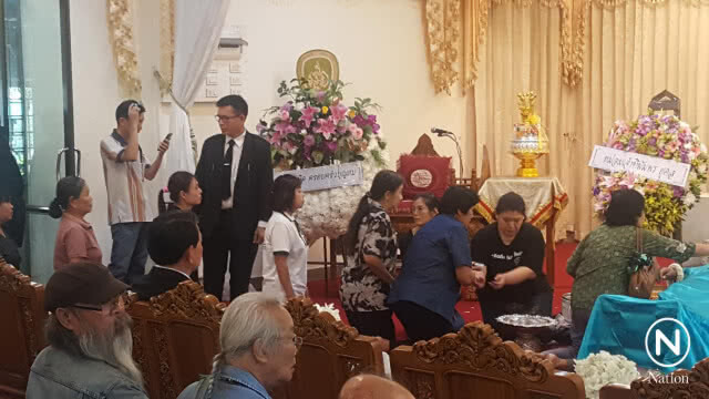 บรรยากาศรดน้ำศพ "โอ วรุฒ" เป็นไปอย่างเรียบง่าย