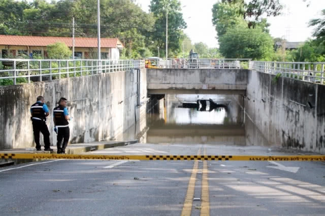 ถอดบทเรียน "อุโมงค์มรณะ" รถจมน้ำทำอย่างไรให้รอด..?!