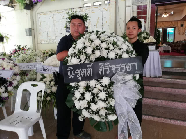 แฟนคลับทยอยเดินทางมา อาลัย"โอ วรุฒ"ครั้งสุดท้าย