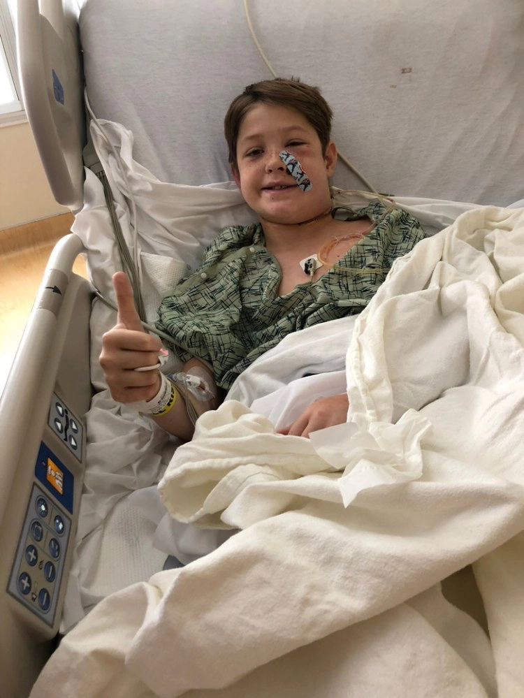 1ในล้าน!  เด็ก10ขวบถูกเหล็กแทงหน้าทะลุกะโหลกแต่รอด!