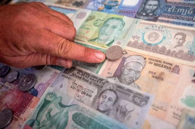 เข้าใจเล่น! หนุ่มใหญ่ชาวเซิร์บสะสมเงินครบทุกสกุลทั่วโลกใช้เวลากว่า 36 ปี แต่ยังขาดไปแค่ 1 สกุล