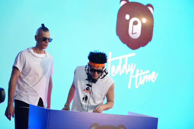 "ลีเดีย" แท็กทีม "ดีเจโอโน่" โชว์เพลงสุดมันส์!!