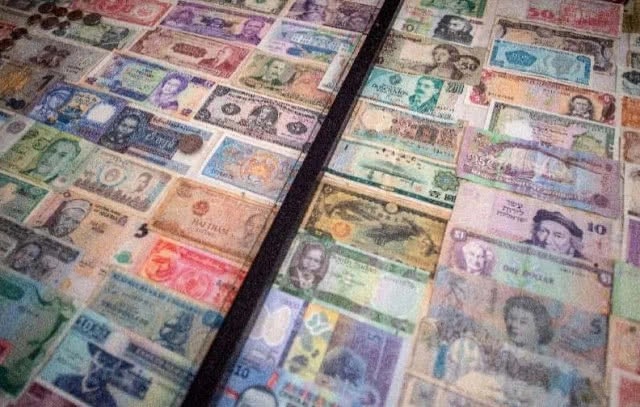 เข้าใจเล่น! หนุ่มใหญ่ชาวเซิร์บสะสมเงินครบทุกสกุลทั่วโลกใช้เวลากว่า 36 ปี แต่ยังขาดไปแค่ 1 สกุล