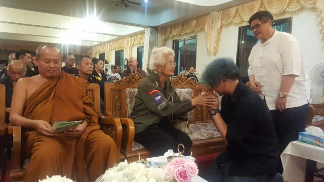 (คลิป) สวดศพ "โอ วรุฒ" วันที่ 3 ศิษย์เก่ากรุงเทพคริสเตียนหนาแน่น