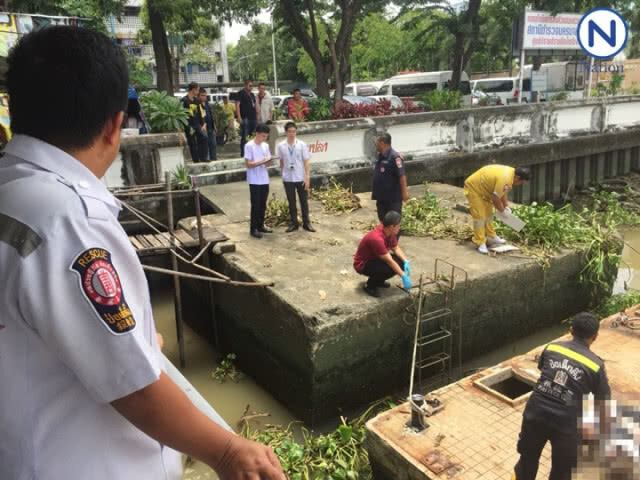 พบศพหนุ่มใหญ่ลอยน้ำมาติดกอสวะข้างโรงพักบางคอแหลม