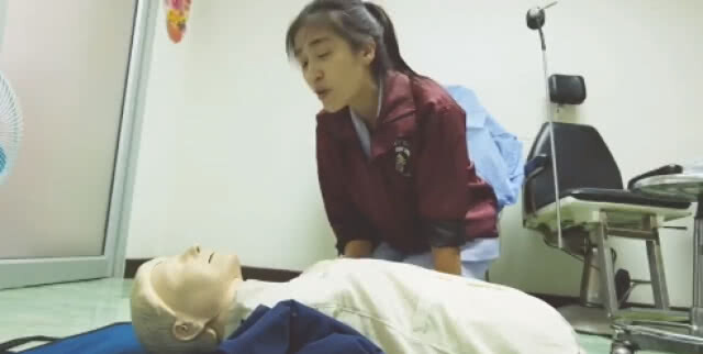 พยาบาลสาวสาธิต ทำCPR แบบง่ายๆ คนคลิกชมเป็นล้าน