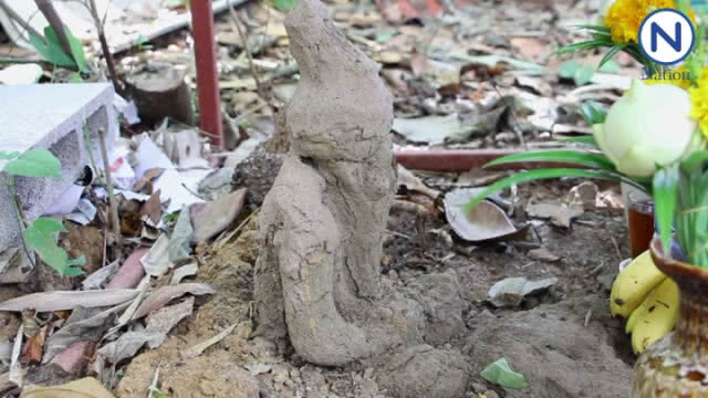ชาวบ้านแห่ดูรูปปั้นฤาษีอายุกว่า 100 ปี ที่โผล่จากกองดิน