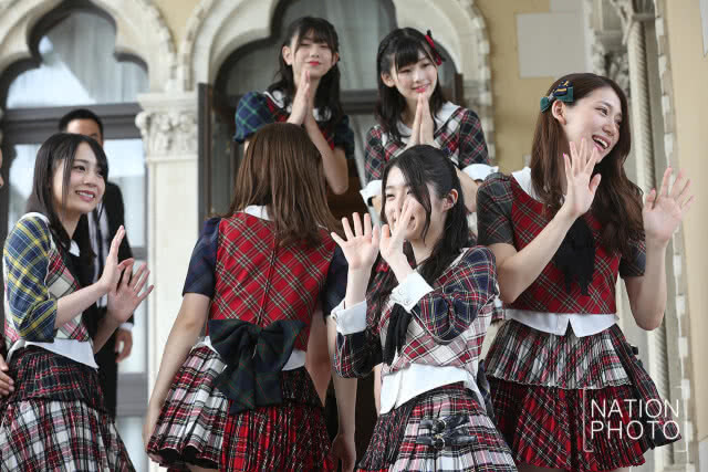 6 สาว AKB48 เข้าพบนายกฯ