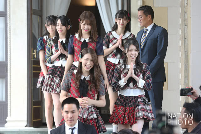 6 สาว AKB48 เข้าพบนายกฯ
