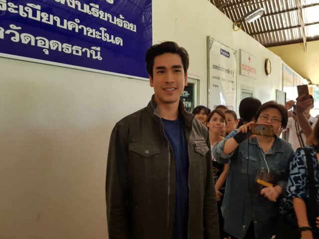"ณเดชน์" ชม "ญาญ่า" พูดอีสานเพราะ ปลื้มลงพื้นที่สอนหนังสือเด็ก