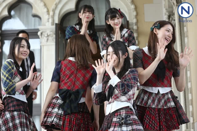 (คลิป) AKB 48 โชว์เต้น  "Koisuru Fortune Cookie"  ก่อนพบ "บิ๊กตู่"