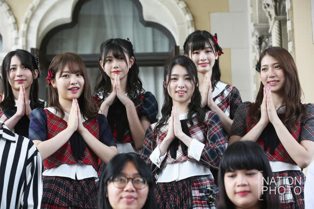 6 สาว AKB48 เข้าพบนายกฯ