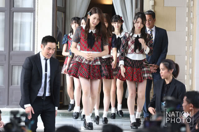 6 สาว AKB48 เข้าพบนายกฯ