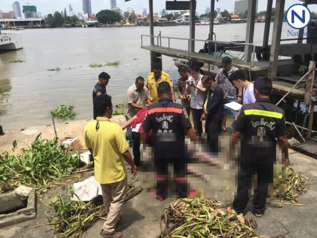 พบศพหนุ่มใหญ่ลอยน้ำมาติดกอสวะข้างโรงพักบางคอแหลม
