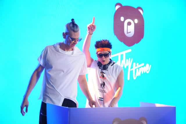 "ลีเดีย" แท็กทีม "ดีเจโอโน่" โชว์เพลงสุดมันส์!!