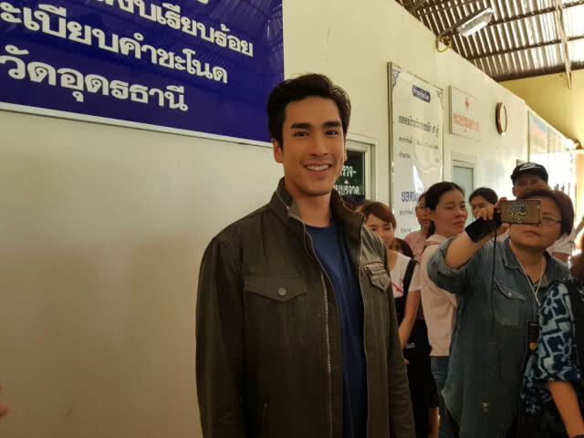 "ณเดชน์" ชม "ญาญ่า" พูดอีสานเพราะ ปลื้มลงพื้นที่สอนหนังสือเด็ก