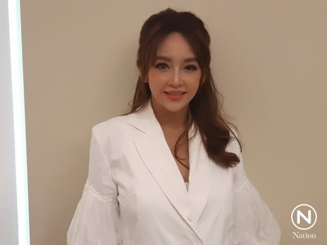 "เป้ย" ควง "ป๊อป" แถลงคลอดลูกสาว "น้องปาลิน" พร้อมประกาศปิดอู่
