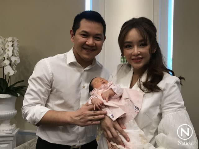 "เป้ย" ควง "ป๊อป" แถลงคลอดลูกสาว "น้องปาลิน" พร้อมประกาศปิดอู่
