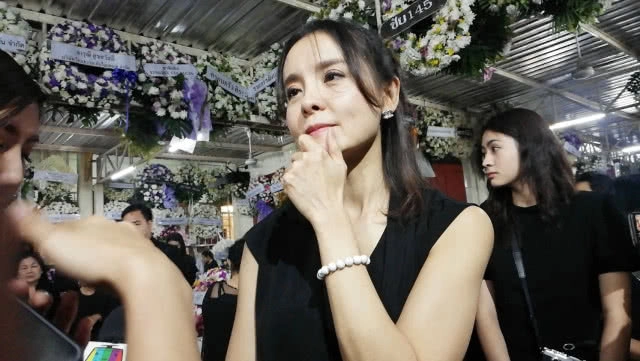 (คลิป) "อุ๋ย มณีรัตน์" อดีตแฟน "โอ วรุฒ" ร่วมส่งโอสู่สวรรค์