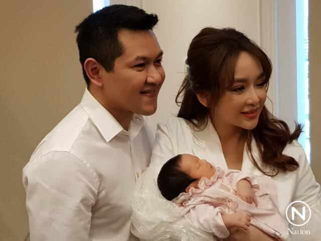 "เป้ย" ควง "ป๊อป" แถลงคลอดลูกสาว "น้องปาลิน" พร้อมประกาศปิดอู่