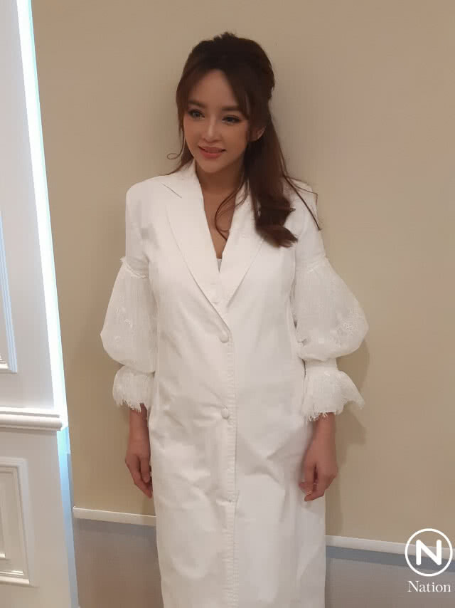 "เป้ย" ควง "ป๊อป" แถลงคลอดลูกสาว "น้องปาลิน" พร้อมประกาศปิดอู่