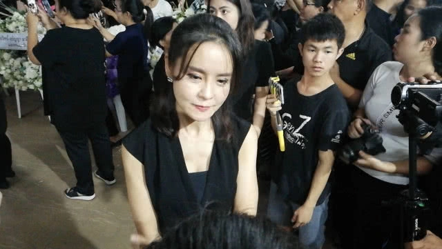 (คลิป) "อุ๋ย มณีรัตน์" อดีตแฟน "โอ วรุฒ" ร่วมส่งโอสู่สวรรค์