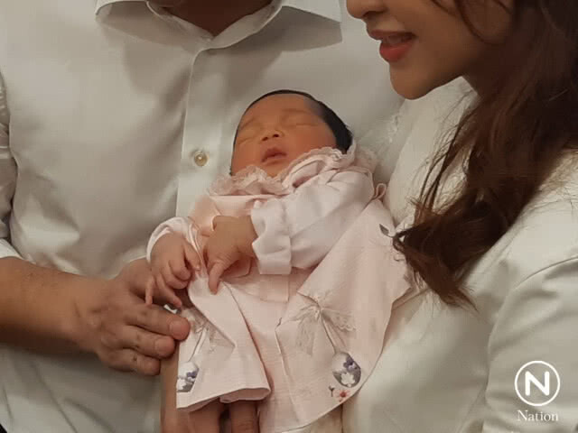 "เป้ย" ควง "ป๊อป" แถลงคลอดลูกสาว "น้องปาลิน" พร้อมประกาศปิดอู่
