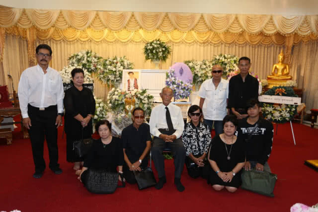 (คลิป) "พ่อแรม" งดพวงหรีดขอเป็นพัดลม-จักรยานนำไปบริจาคให้โรงเรียนที่ขาดแคลน