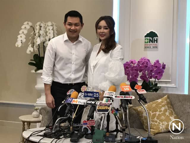 "เป้ย" ควง "ป๊อป" แถลงคลอดลูกสาว "น้องปาลิน" พร้อมประกาศปิดอู่