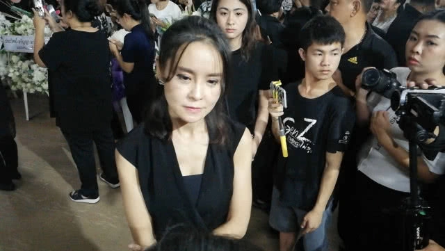 (คลิป) "อุ๋ย มณีรัตน์" อดีตแฟน "โอ วรุฒ" ร่วมส่งโอสู่สวรรค์