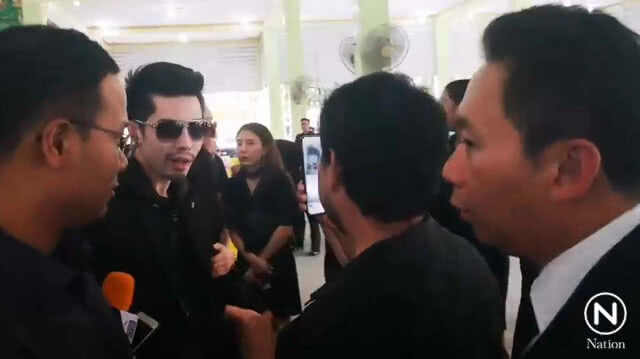 "เอิร์ก เลเดอเรอร์"​ ​ปรากฏตัวงานศพเก๋​ วินาทีสุดท้าย​
