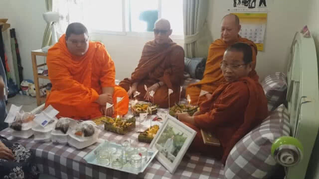 (คลิป) ครอบครัว"วรธรรม"ทำพิธีสวดถอนเชิญ"โอวรุฒ"ไปรับบุญ