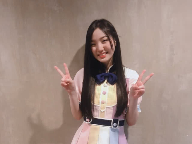 ไก่จ๋า!! แนทเธอรีน BNK48 เชียร์ "สเปอร์ส" นะ