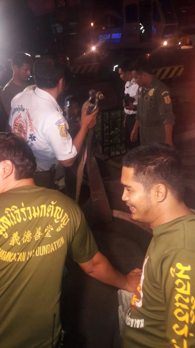 สุดเศร้า!! ช้างเพศผู้"พลายนำโชค"ดับสลด!! หลังพลาดท่าเดินตกร่องน้ำ