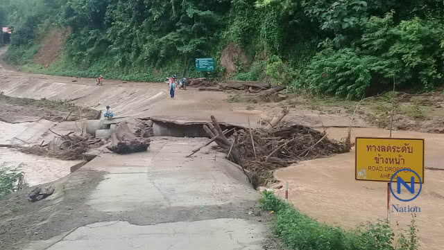 "ฤทธิ์มังคุด" ทำสะพานบ้านโพซอพัง5 หมู่บ้านถูกตัดขาด