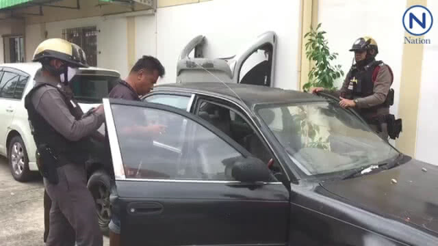 จอดรถขวางนานนับปีแจ้งตำรวจตรวจสอบ