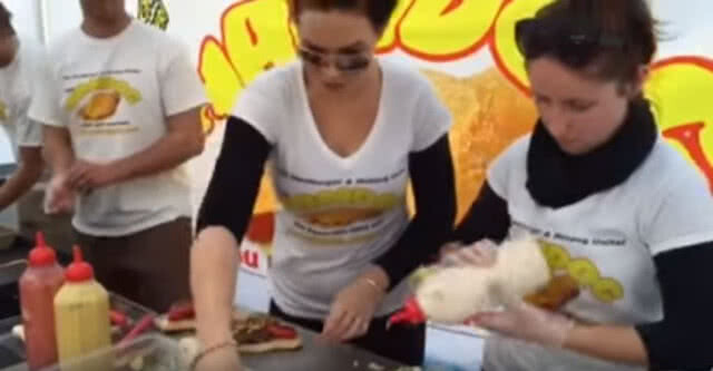 เมืองไทยซื้อได้ไหม? อาหารลูกผสม "แฮมเบอร์เกอร์-ฮอทดอก" พร้อมขายแฟรนไชส์ทั่วโลก