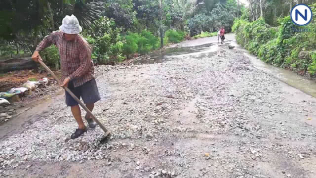 ชาวบ้านเมืองจันฯเริ่มเก็บกวาดหลัง "พายุมังคุด" เบาตัวลง