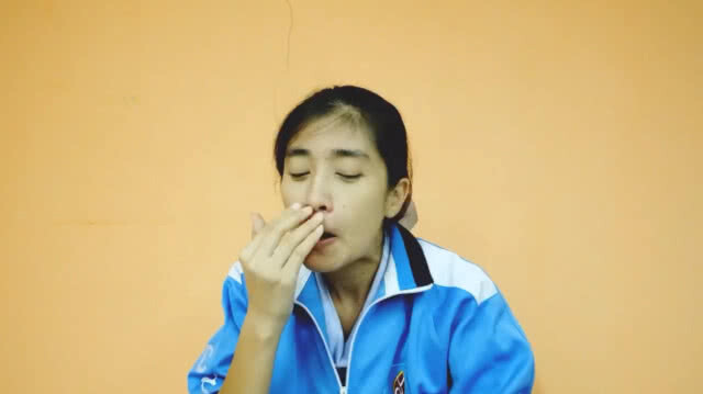 (คลิป) พยาบาลสาวสอนวิธีปฐมพยาบาลตอนเลือดกำเดาไหลที่ถูกต้อง ซึ่งคนไทยเข้าใจผิดมาแสนนาน!