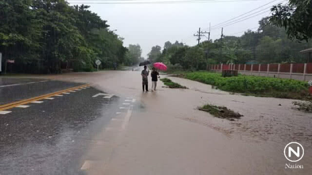 ฝนถล่ม น้ำท่วมวังเหนือ-เร่งอพยพไปอยู่ที่ปลอดภัย