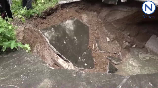 พบดินยุบเป็นหลุมขนาดใหญ่ ใกล้ศาลาการเปรียญวัดป่า