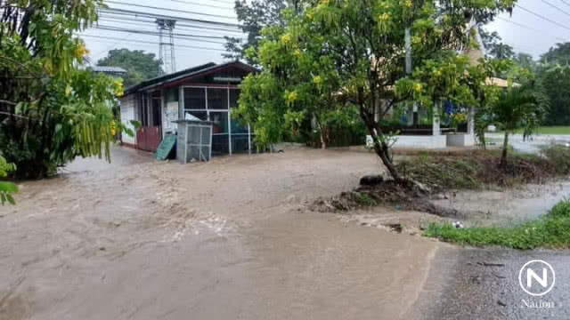 ฝนถล่ม น้ำท่วมวังเหนือ-เร่งอพยพไปอยู่ที่ปลอดภัย