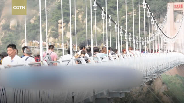 เปิดประสบการณ์ใหม่ "สะพานกระจก 5 มิติ"