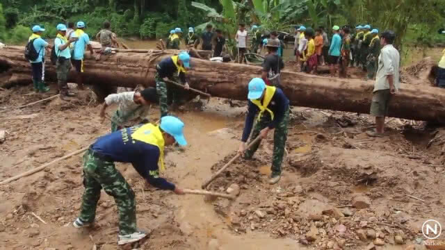 (คลิป) ผู้อพยพทำพิธีเรียกวิญญาณผู้สูญหาย